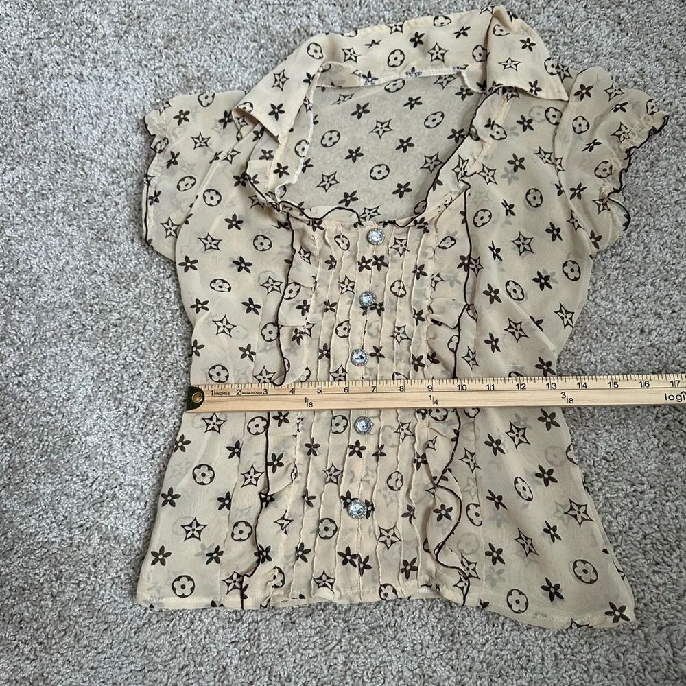 Cream Ruffle Button-Front Short Sleeve Blouse - Picture 6 of 7